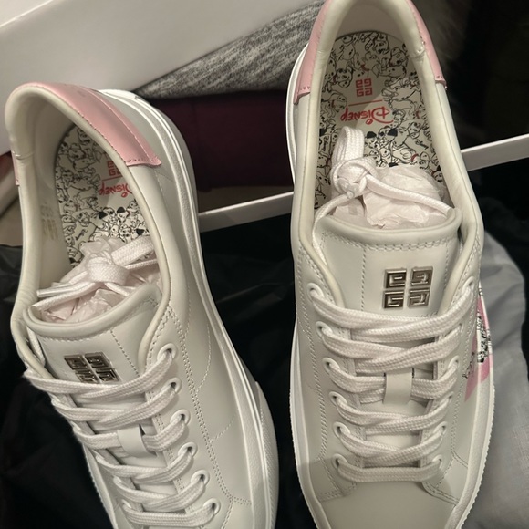 New💕Givenchy X Disney Collaboration 💕 - Picture 8 of 13